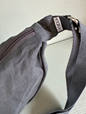 Väska Sling bag organic linen, Graphite grey - Yogiraj